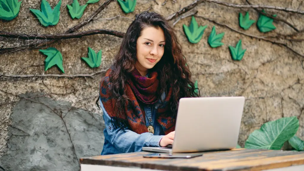 Empreendedorismo digital feminino: desafios e oportunidades em 2025